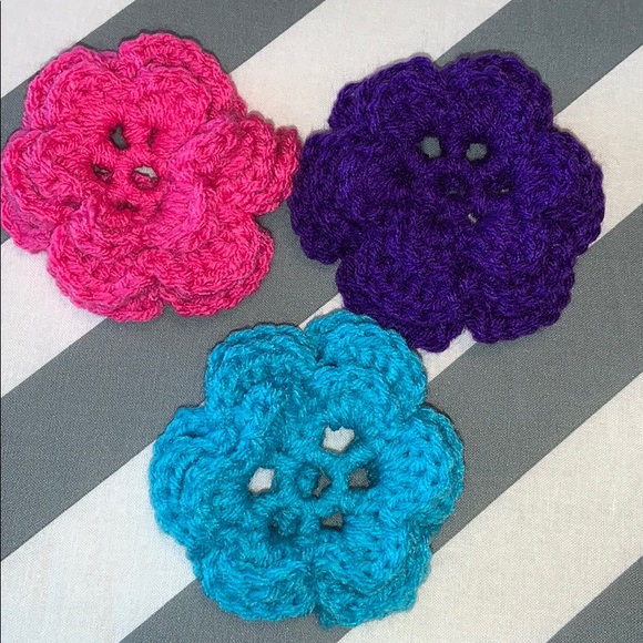 Hand Crafted Crocheted Dog Collar Flowers with Attaching Band - Picture 2 of 3